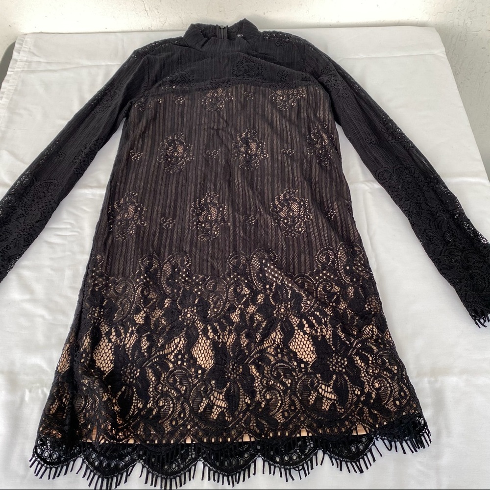 FOREVER 21 Crochet Lace Dress - SMALL - Picture 2 of 7